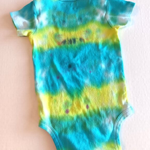 Tie Dye Baby Body Suit With 3 Snap Crotch Blue Yellow Green Size 12-18 Months - Picture 4 of 16